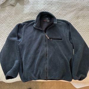 Marmot heavy fleece jacket with liner for warmth. 3 pockets with full zip up.